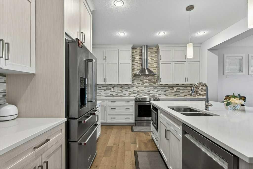 139 Evansglen Circle NW, Calgary — photo 5 of 38