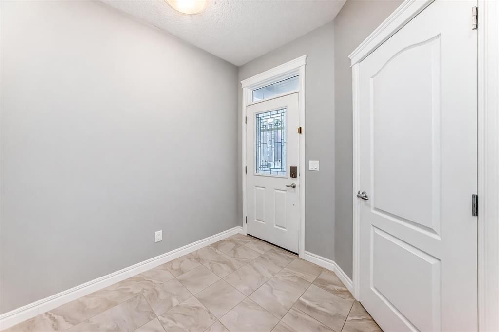 88 Nolanhurst Crescent NW, Calgary — photo 2 of 50