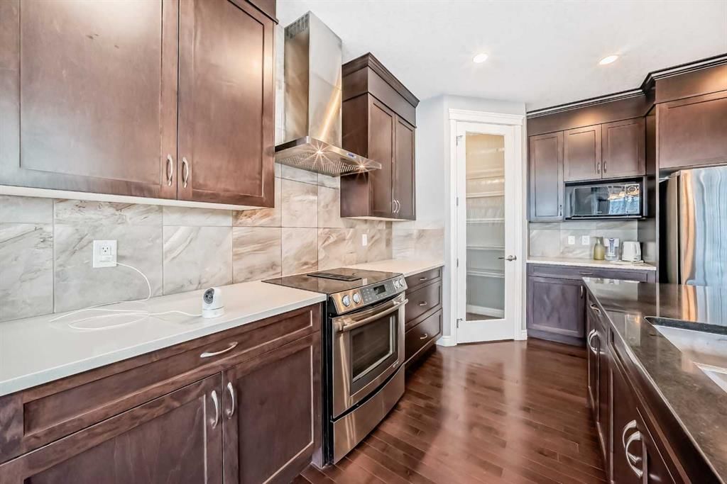 88 Nolanhurst Crescent NW, Calgary — photo 4 of 50