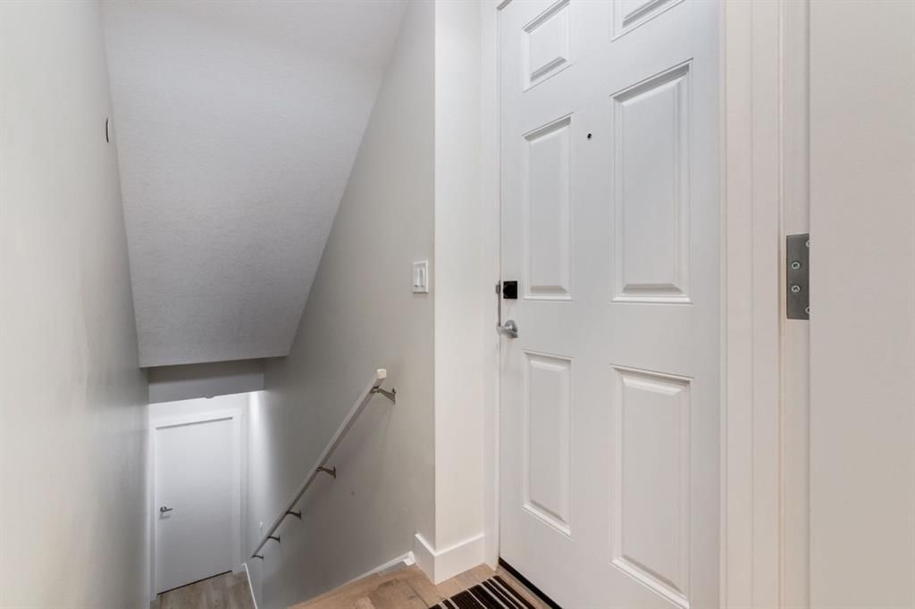 128 Hotchkiss Gate SE, Calgary — photo 5 of 48
