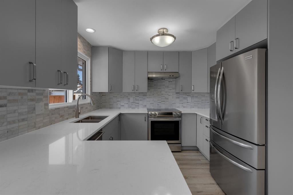 27 Berwick Place NW, Calgary — photo 3 of 28