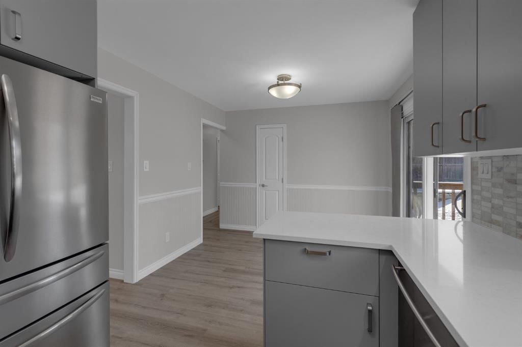 27 Berwick Place NW, Calgary — photo 5 of 28