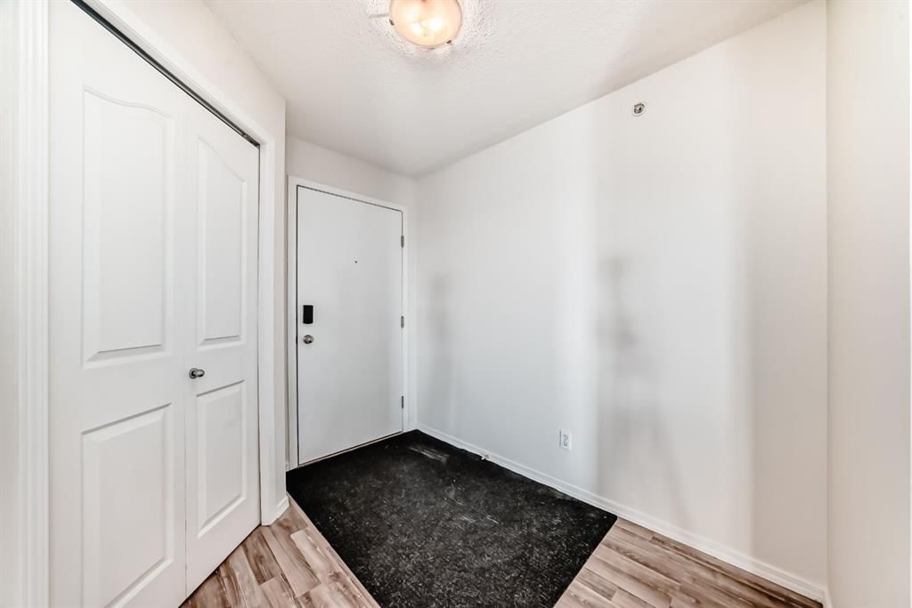 4425, 10 Prestwick Bay SE, Calgary — photo 3 of 44