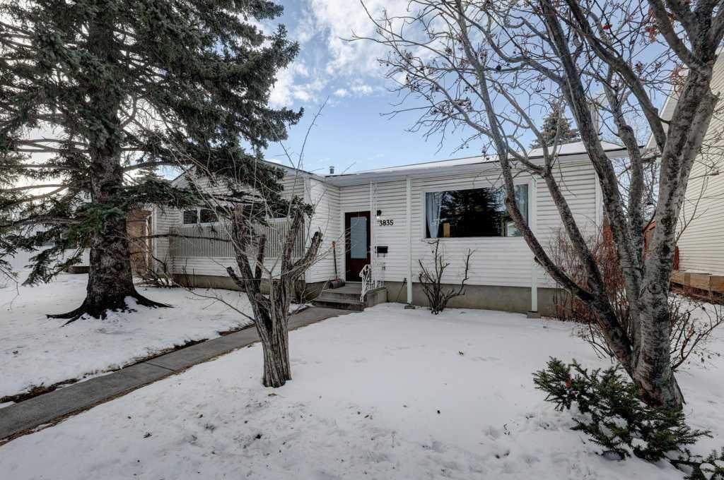 3835 Varsity Drive NW, Calgary — main listing photo