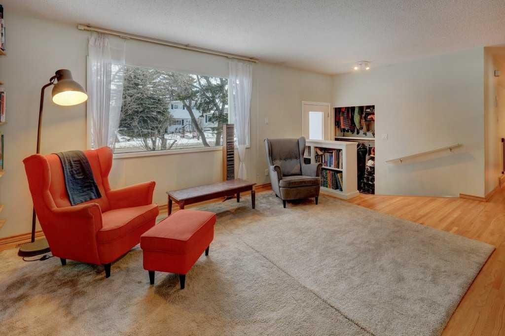 3835 Varsity Drive NW, Calgary — photo 3 of 35