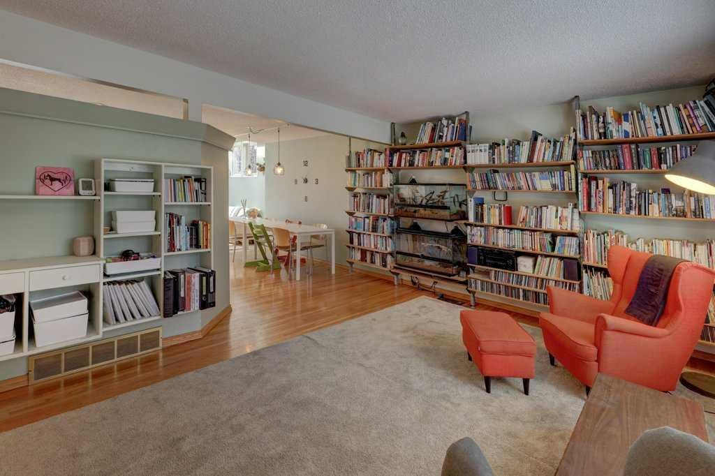 3835 Varsity Drive NW, Calgary — photo 4 of 35