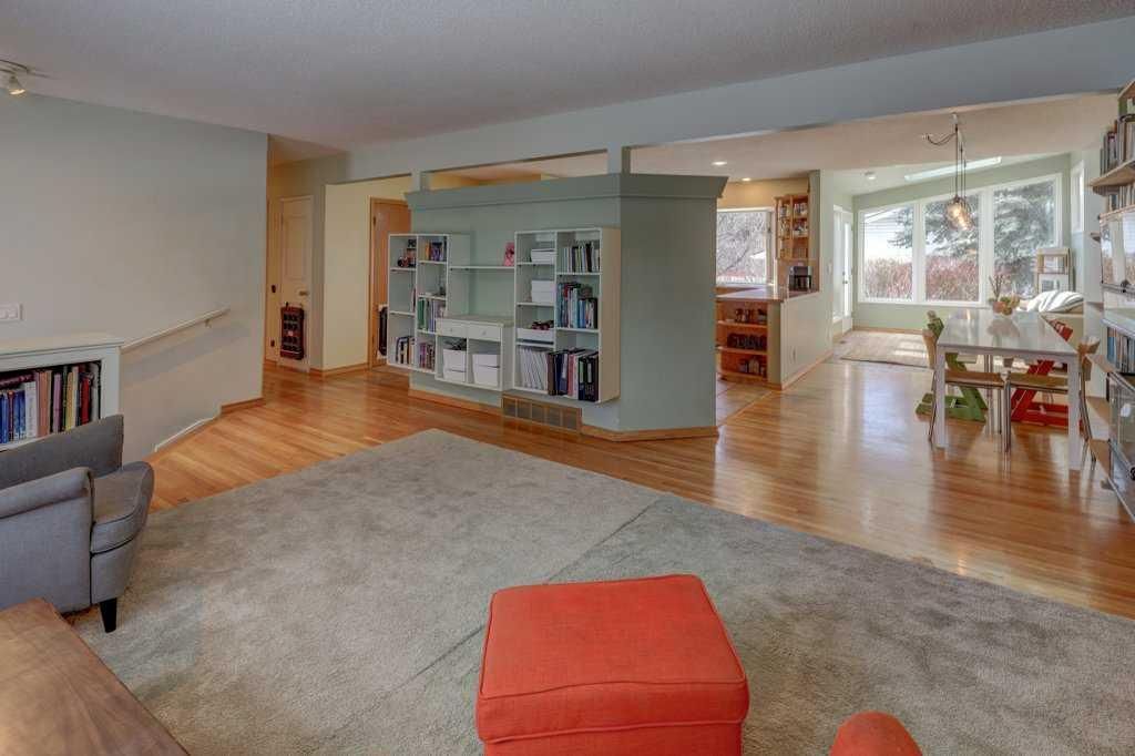 3835 Varsity Drive NW, Calgary — photo 5 of 35