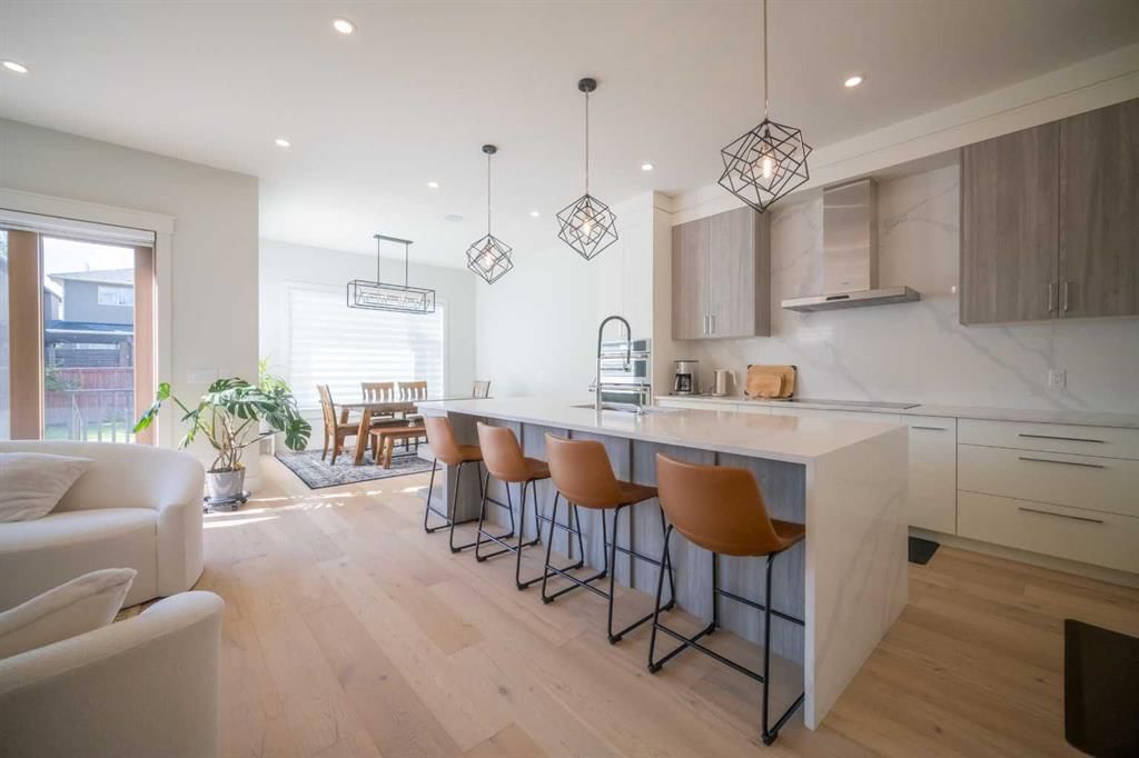 419 29 Avenue NE, Calgary — photo 3 of 43