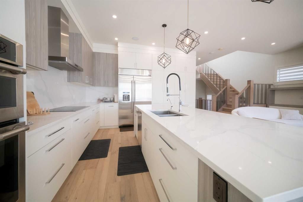 419 29 Avenue NE, Calgary — photo 4 of 43