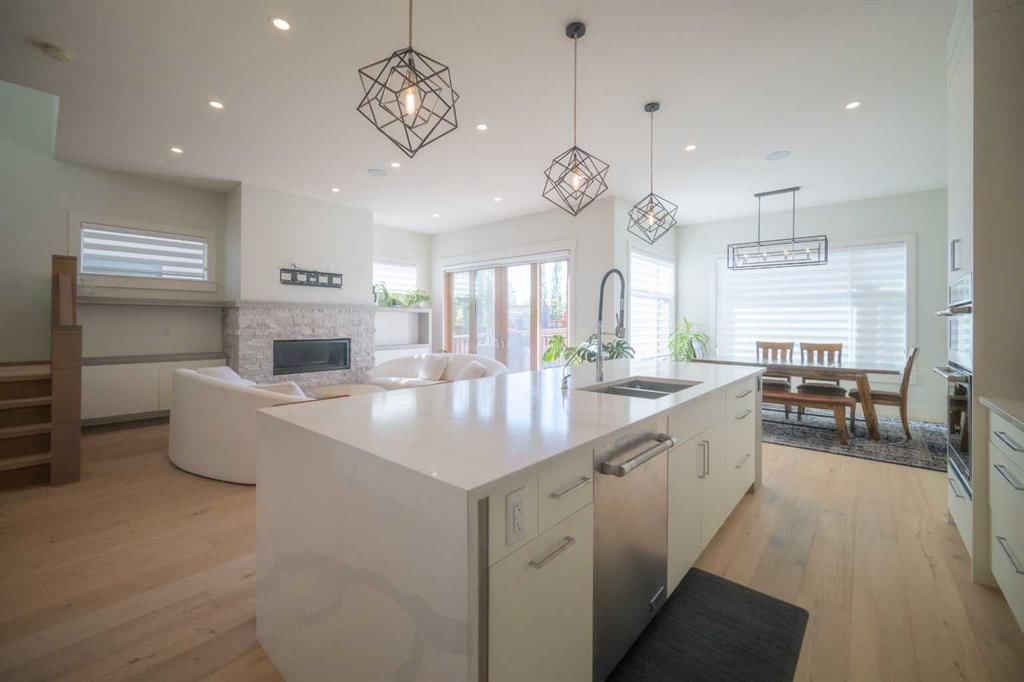 419 29 Avenue NE, Calgary — photo 5 of 43