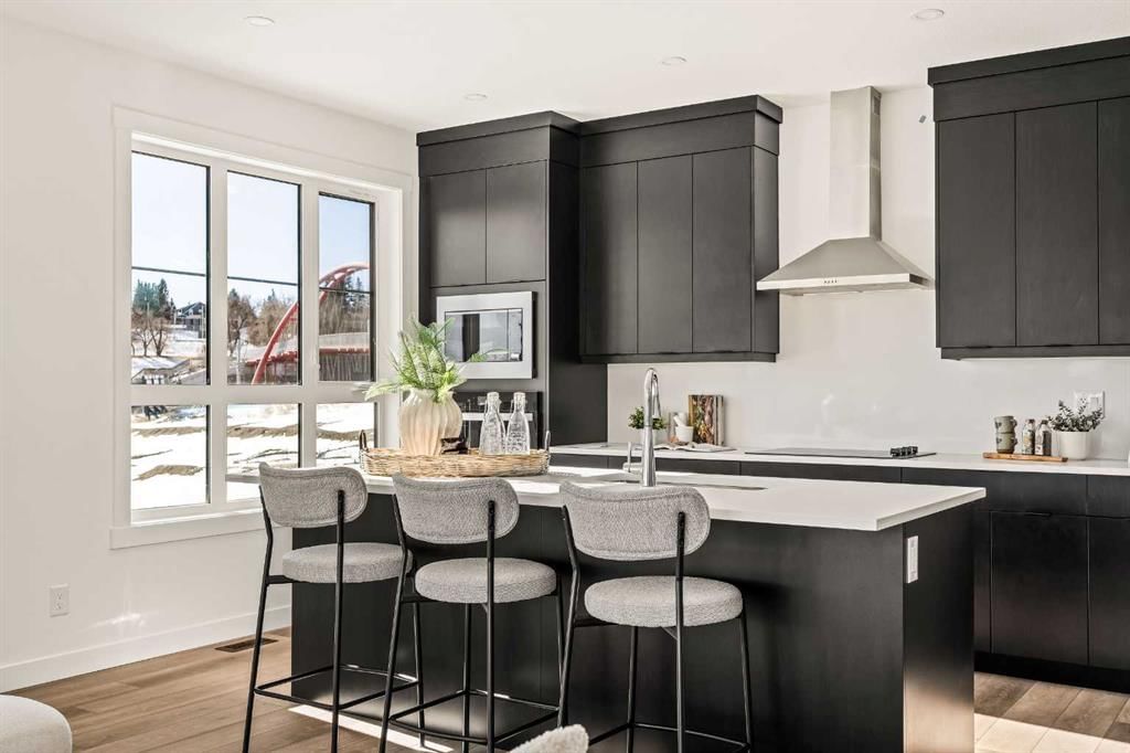 705 Sovereign Common SW, Calgary — photo 3 of 35