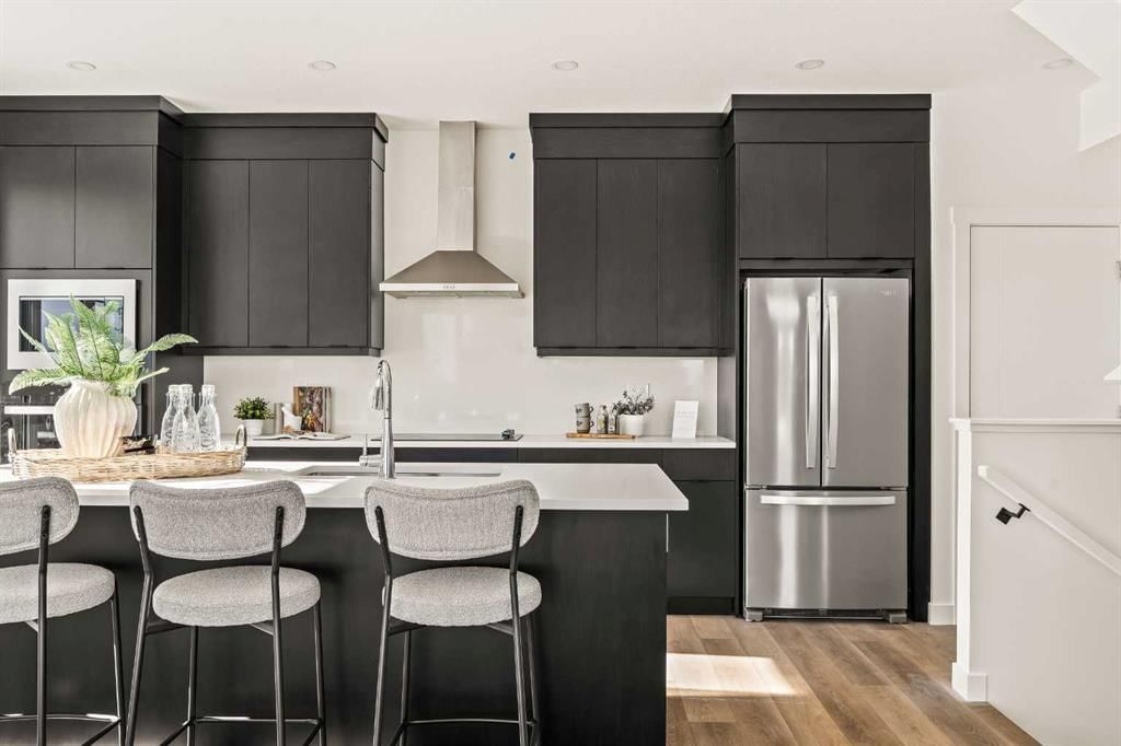 705 Sovereign Common SW, Calgary — photo 4 of 35