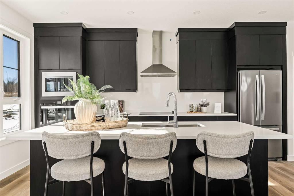 705 Sovereign Common SW, Calgary — photo 5 of 35