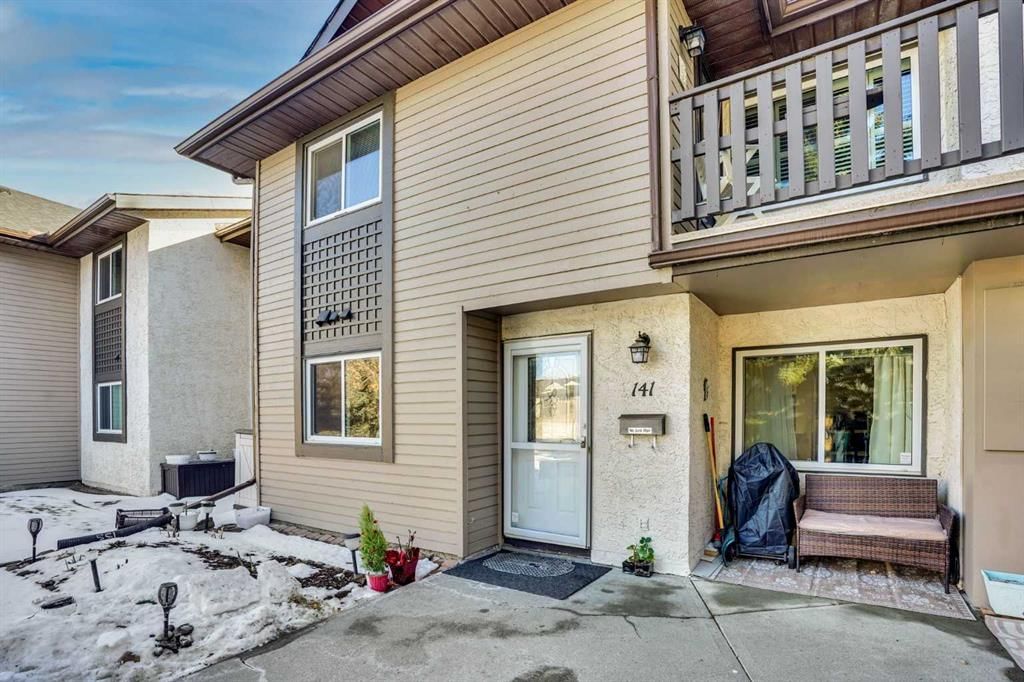 141 Cedar Springs Gardens SW, Calgary — photo 4 of 42