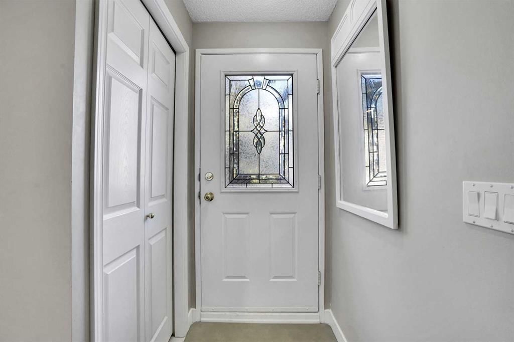 141 Cedar Springs Gardens SW, Calgary — photo 5 of 42
