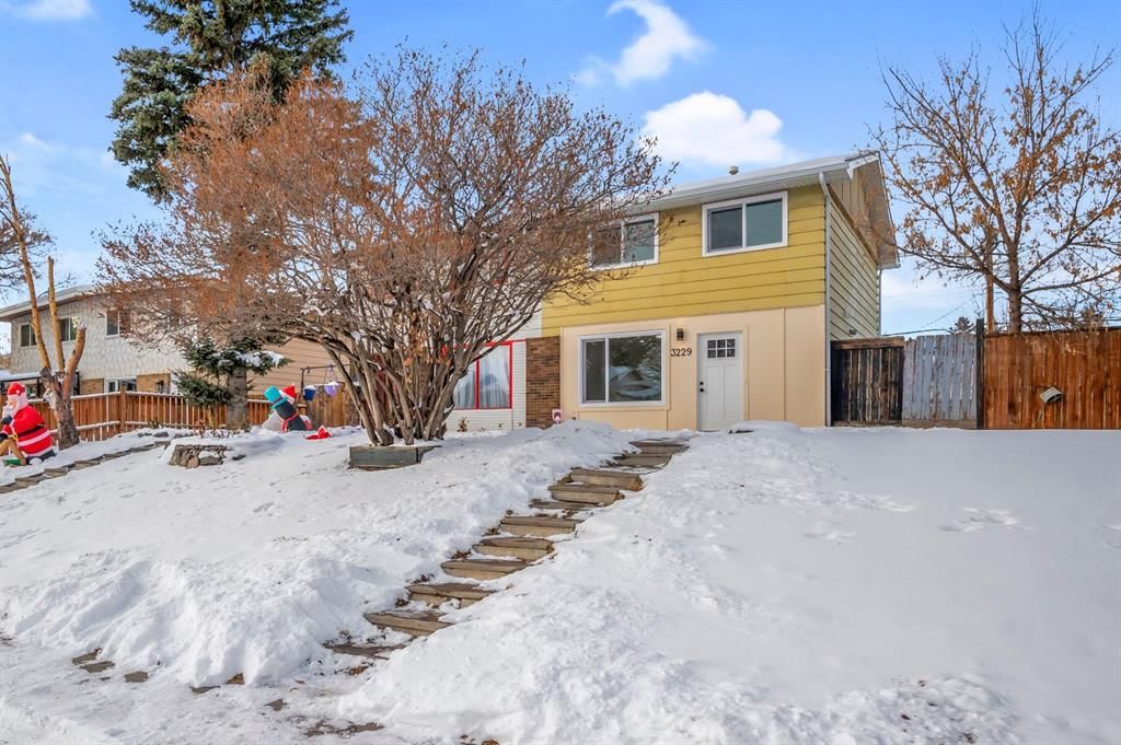 3229 Doverville Crescent SE, Calgary — photo 2 of 37