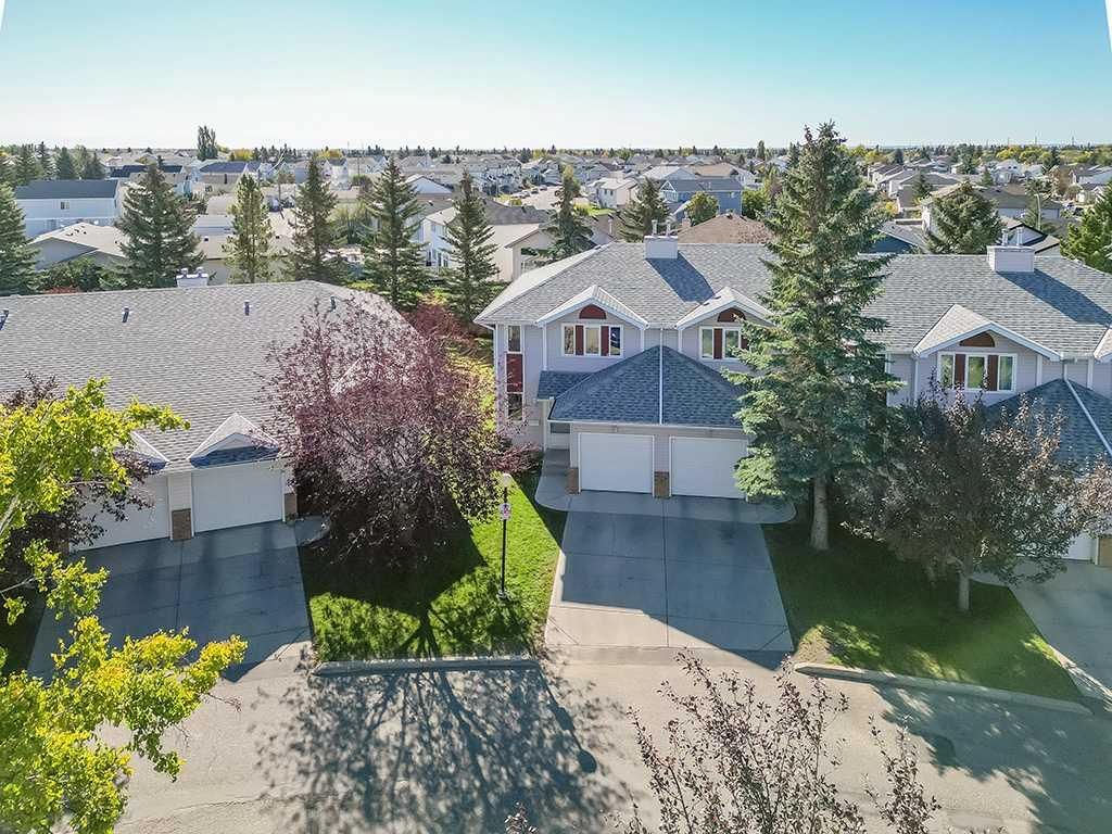 100 Catalina Circle NE, Calgary — photo 2 of 25