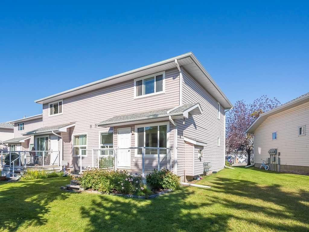 100 Catalina Circle NE, Calgary — photo 4 of 25