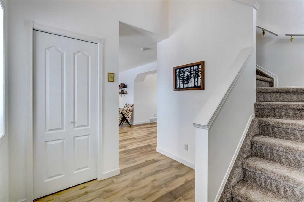 104 Somerside Common SW, Calgary — photo 4 of 36
