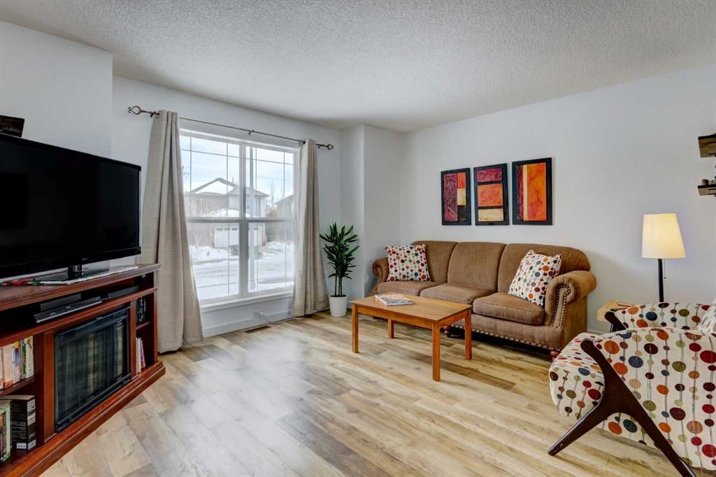 104 Somerside Common SW, Calgary — photo 5 of 36