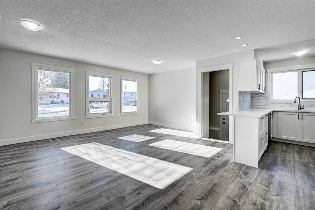 36 Pennsburg Place SE, Calgary — photo 4 of 44
