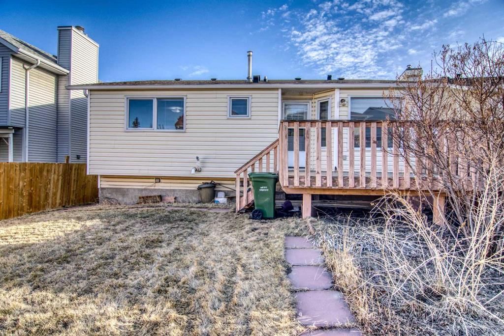 237 Sandarac Drive NW, Calgary — photo 3 of 38