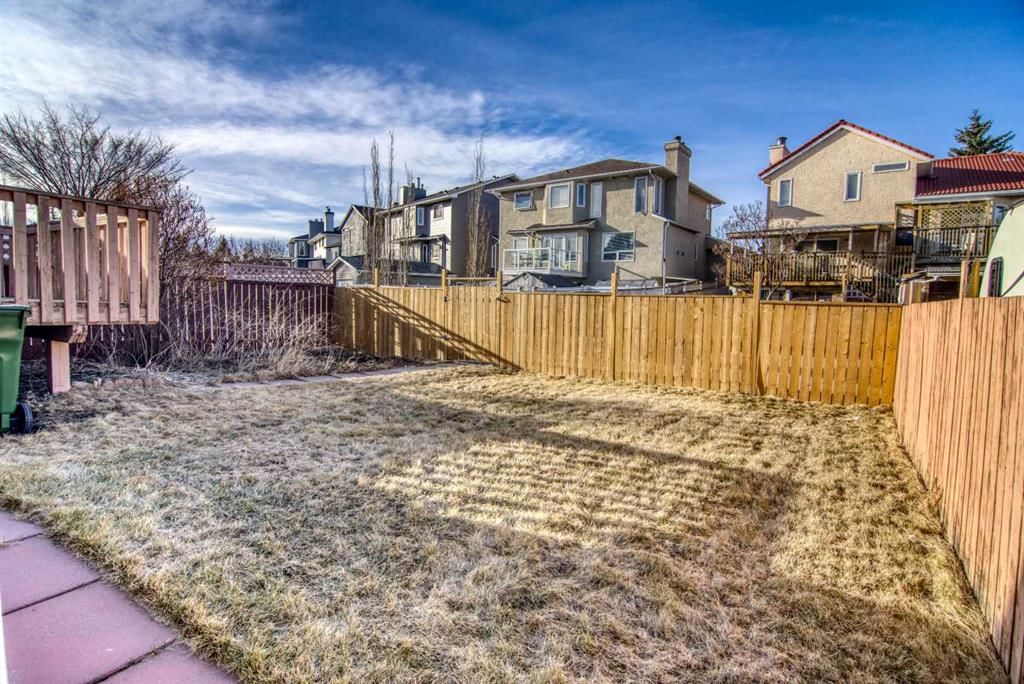 237 Sandarac Drive NW, Calgary — photo 4 of 38