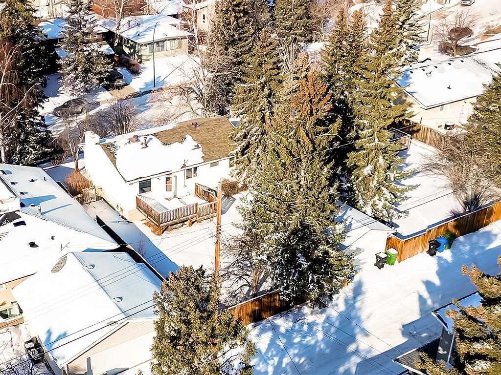 6208 Dalton Drive NW, Calgary — photo 3 of 28