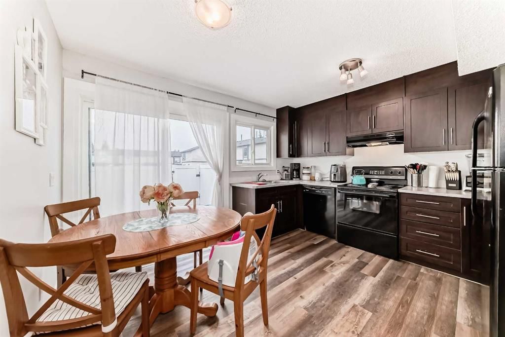 1227 137 Avenue SE, Calgary — photo 2 of 25