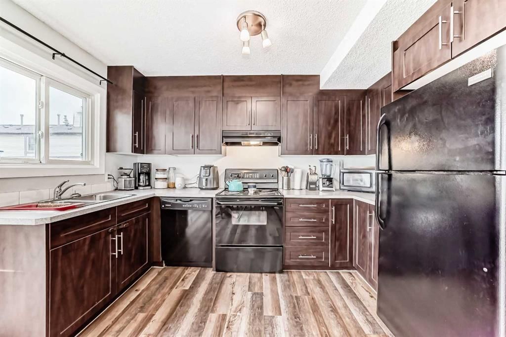 1227 137 Avenue SE, Calgary — photo 3 of 25