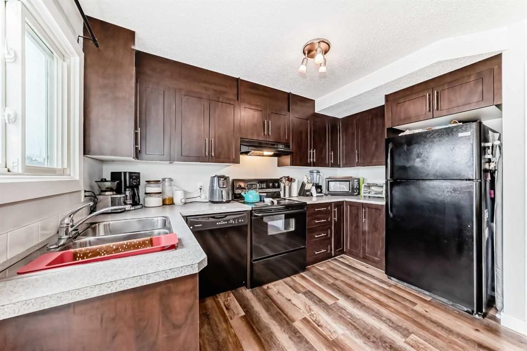 1227 137 Avenue SE, Calgary — photo 4 of 25