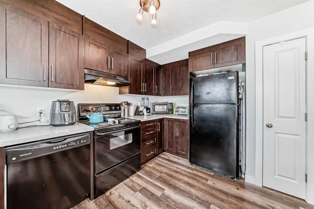 1227 137 Avenue SE, Calgary — photo 5 of 25