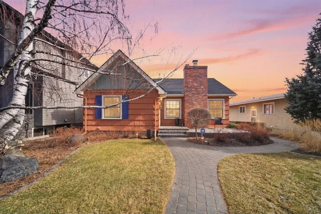 2208 31 Street SW, Calgary — main listing photo