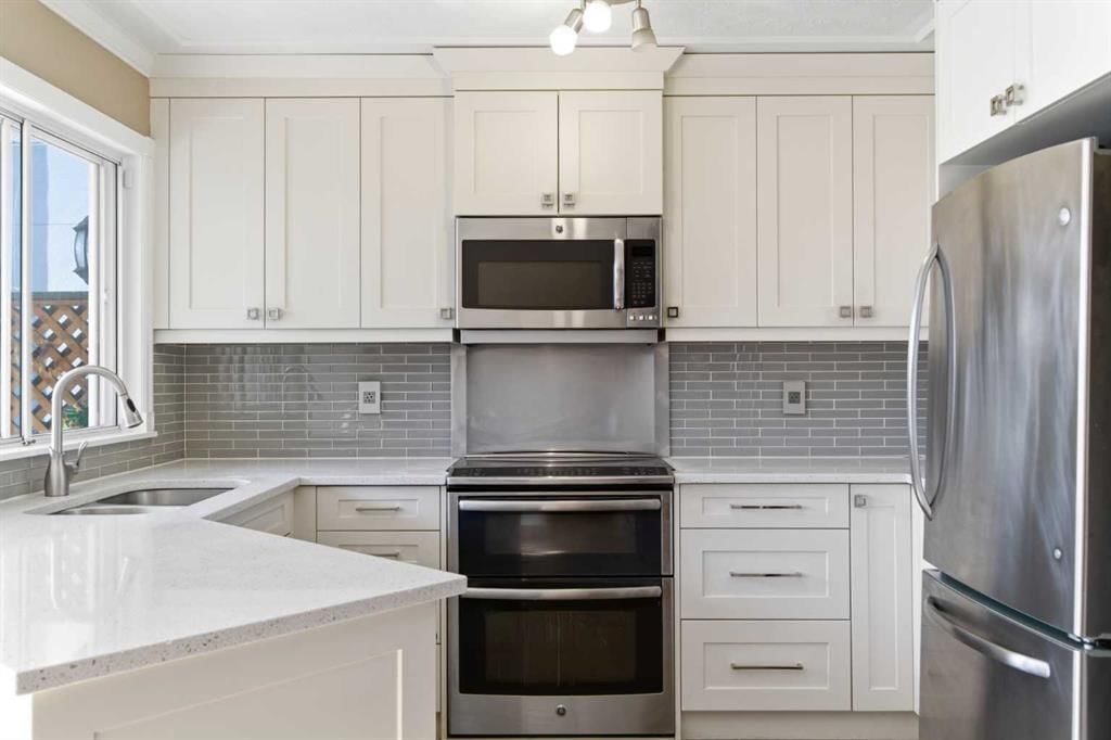 613 25 Avenue NE, Calgary — photo 5 of 35