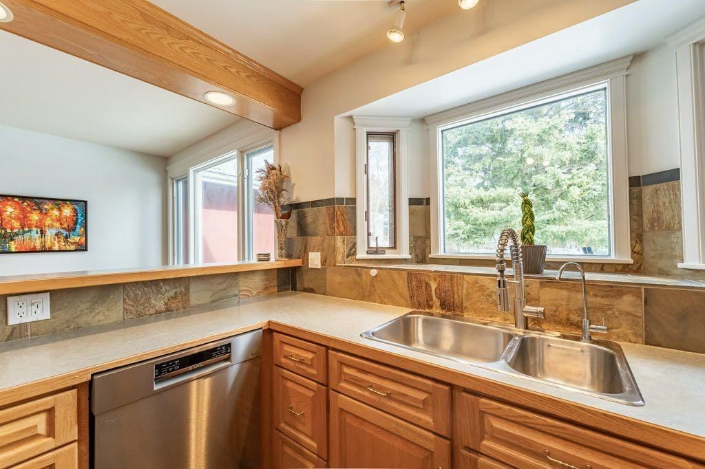 5227 Carney Road NW, Calgary — photo 5 of 45