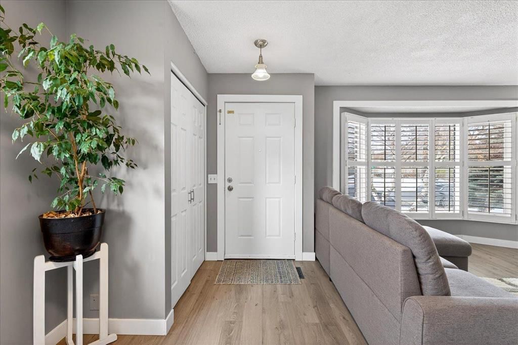 32 Tararidge Drive NE, Calgary — photo 5 of 47