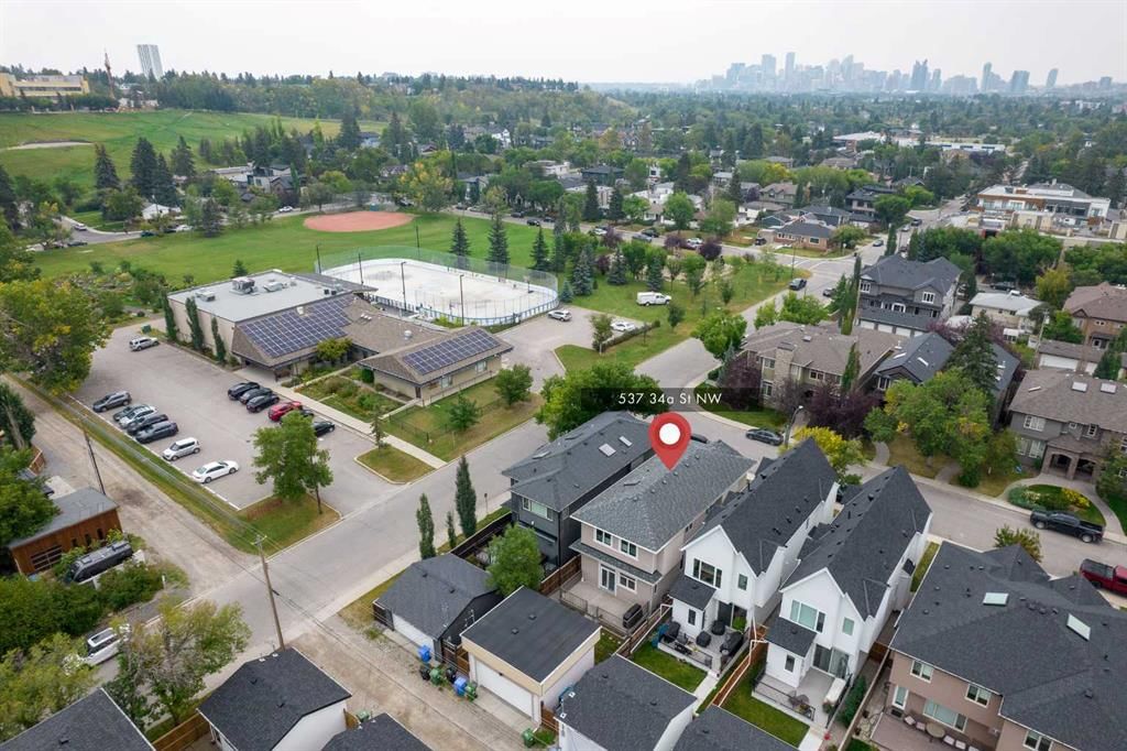 537 34A Street NW, Calgary — photo 4 of 49