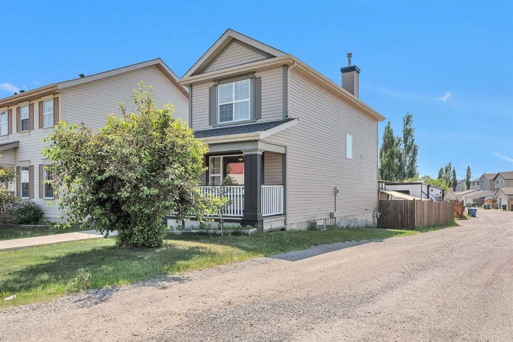 115 Evermeadow Avenue SW, Calgary — photo 3 of 36