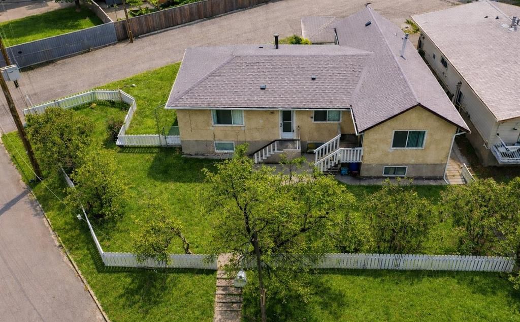 7012 Bowness Road NW, Calgary — photo 2 of 29