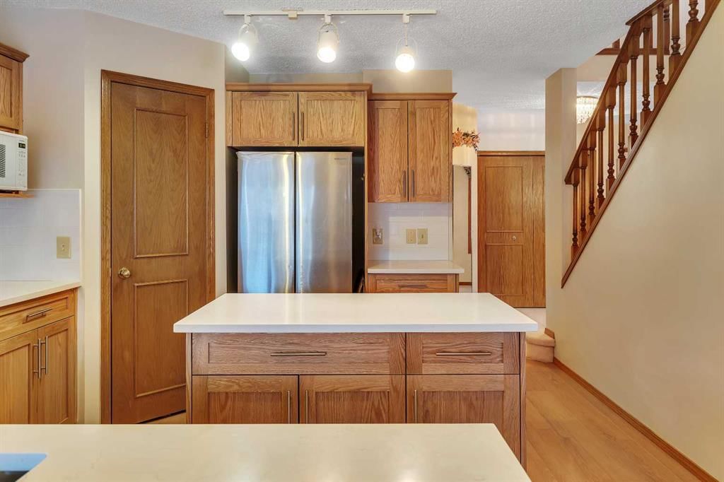 133 Riverview Park SE, Calgary — photo 4 of 37