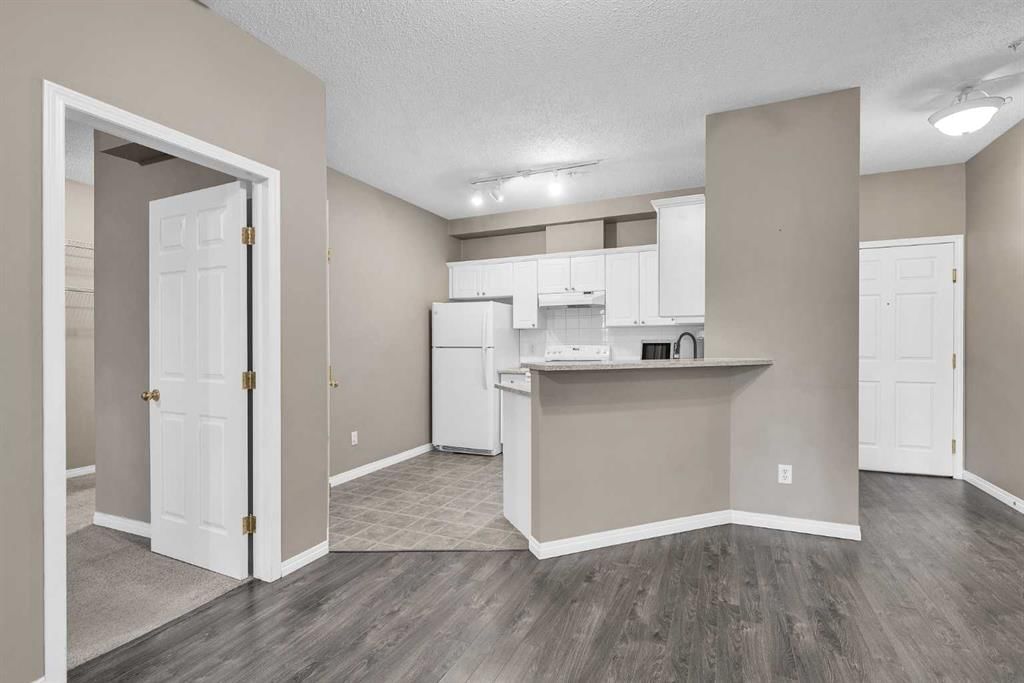 208, 126 14 Avenue SW, Calgary — photo 5 of 28