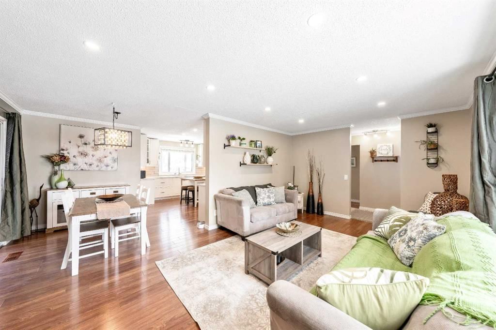 804 68 Avenue NW, Calgary — photo 5 of 50