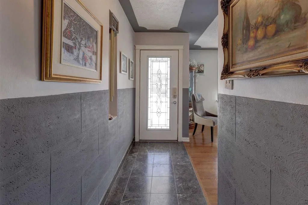 1307 Windsor Street NW, Calgary — photo 3 of 30