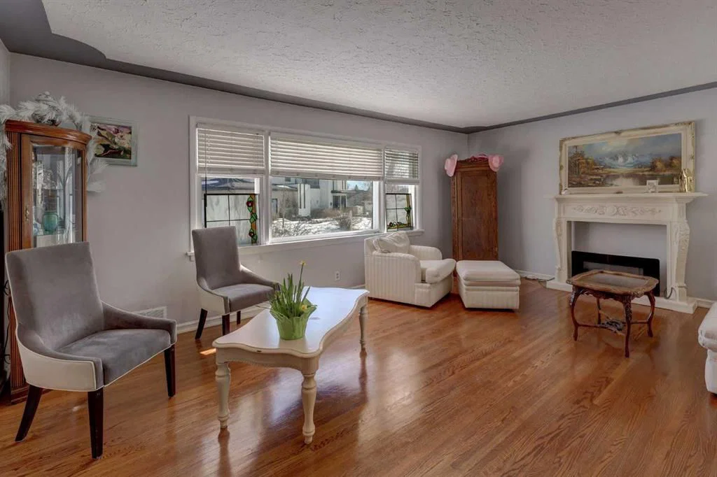 1307 Windsor Street NW, Calgary — photo 4 of 30