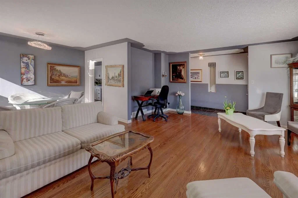 1307 Windsor Street NW, Calgary — photo 5 of 30