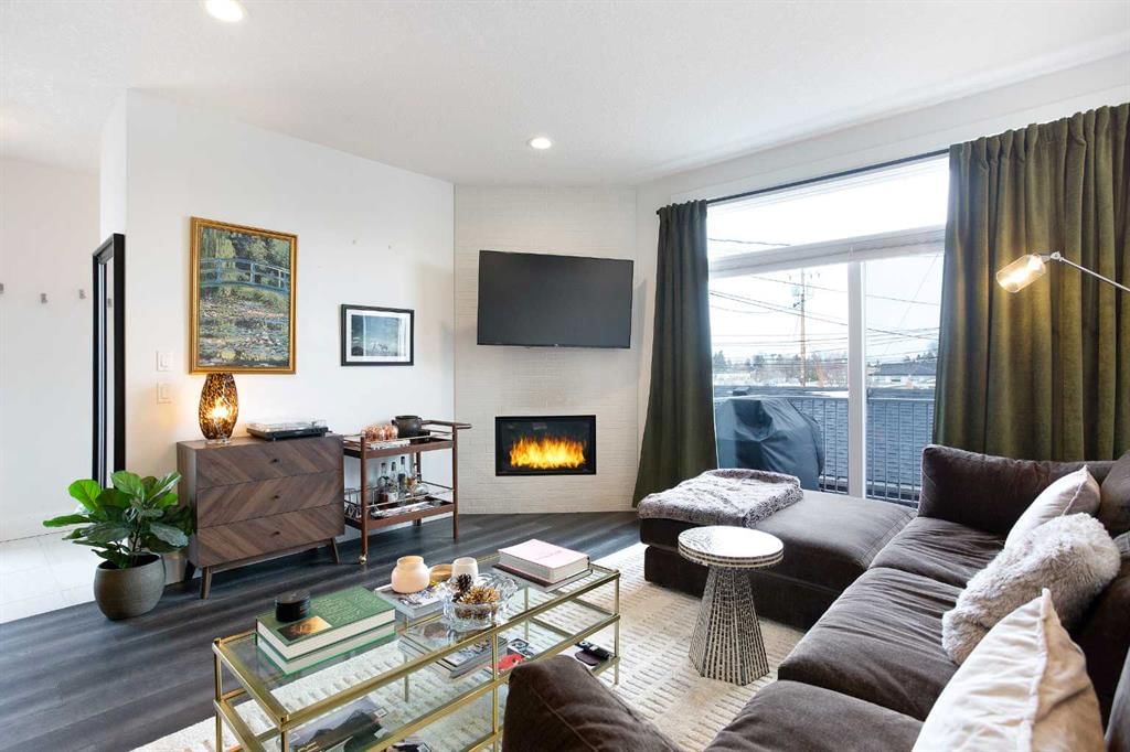 2, 2816 34 Street SW, Calgary — main listing photo