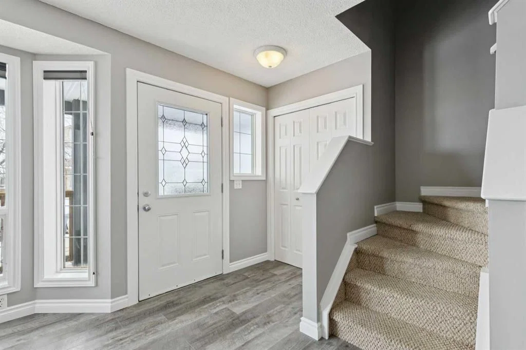42 Hidden Hills Way NW, Calgary — photo 2 of 27