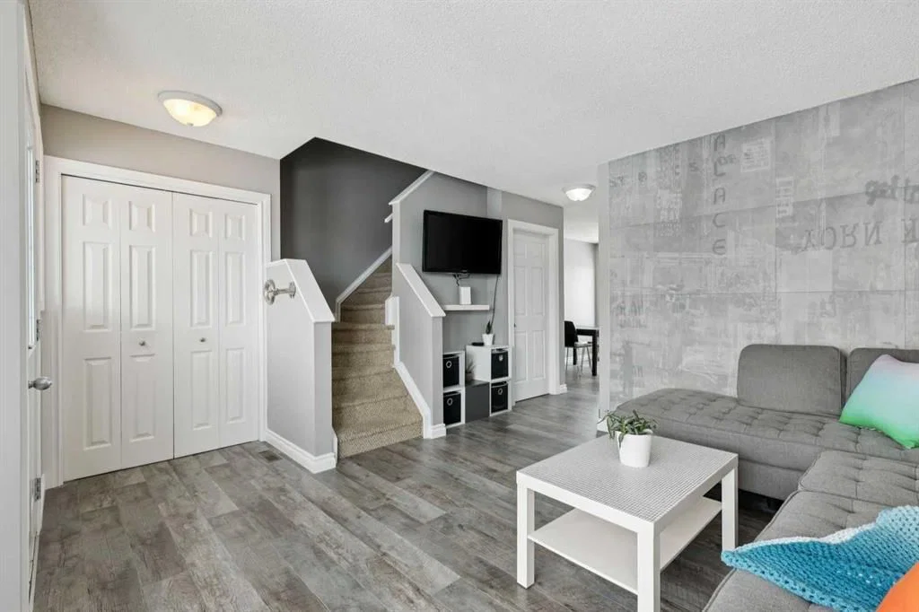 42 Hidden Hills Way NW, Calgary — photo 5 of 27