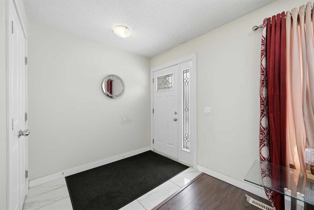 6011 Temple Drive NE, Calgary — photo 3 of 49