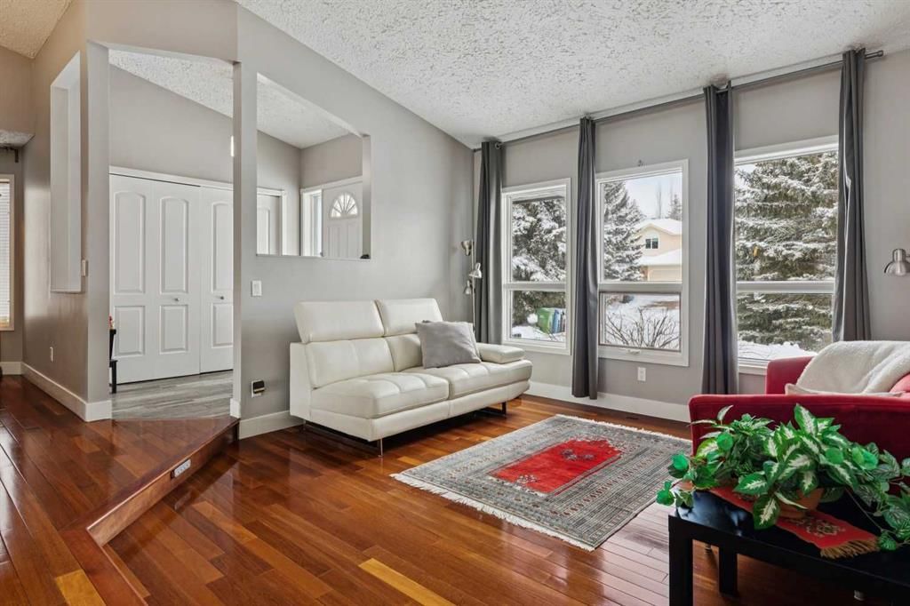 231 Scimitar Bay NW, Calgary — photo 4 of 49